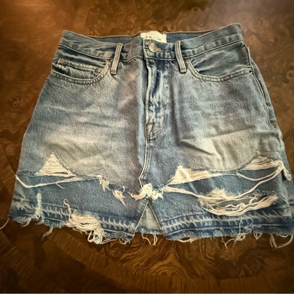 Frame NWOT Frayed & Distressed Denim Mini Skirt Sz 26. Ret $108